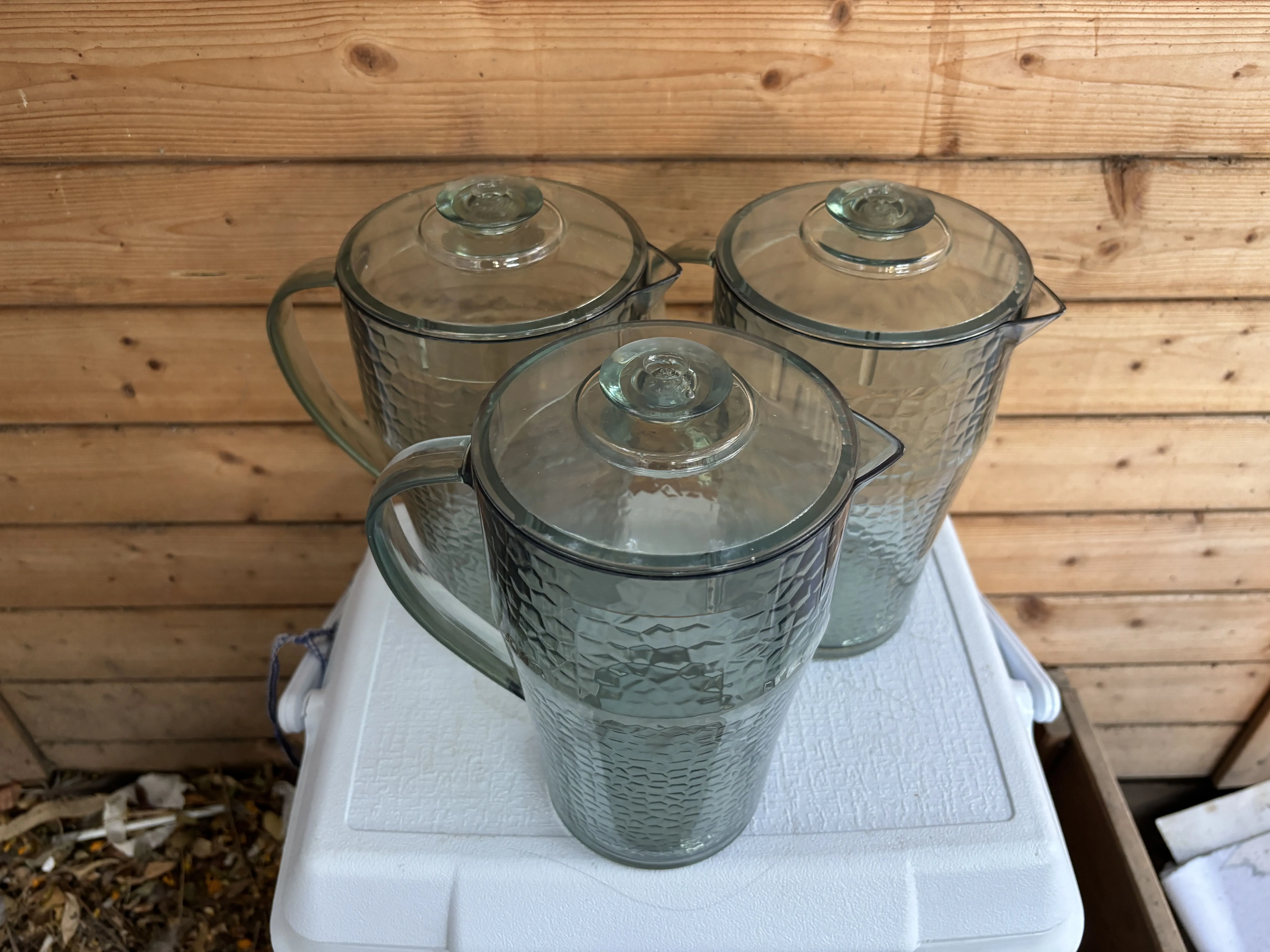 קנקנים לשתיה קרה