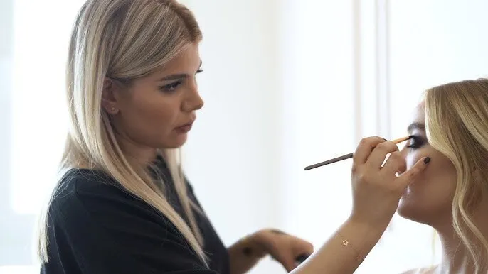 Make Up Artist