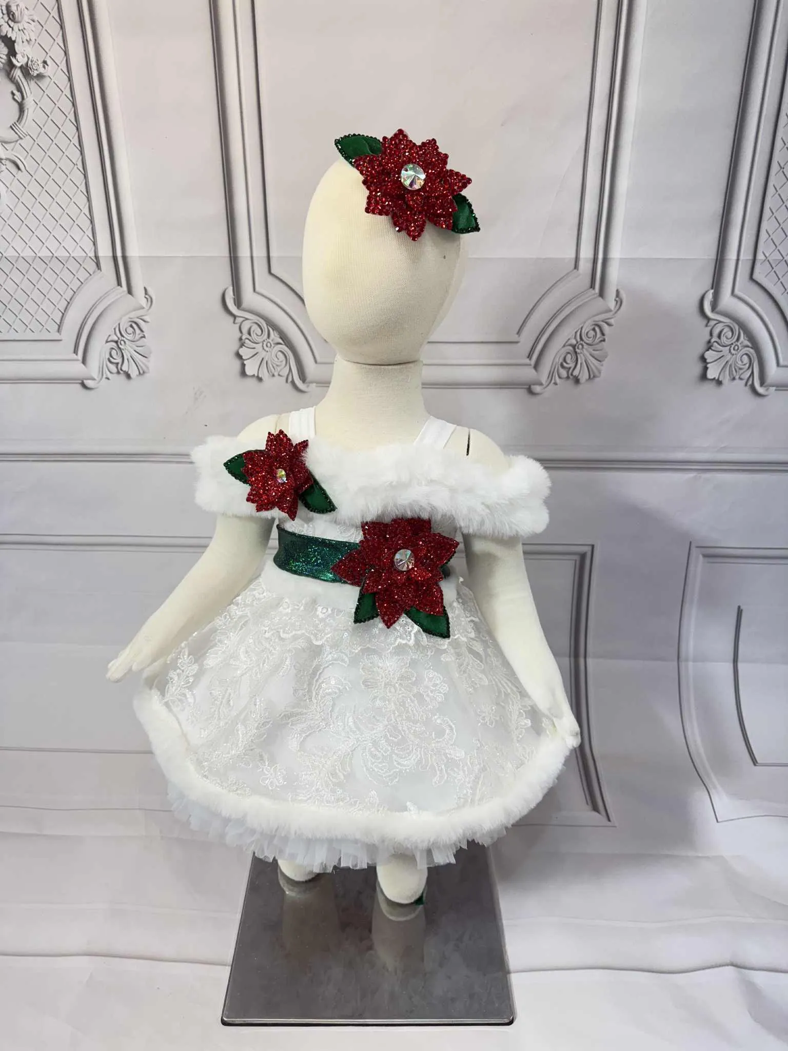 9/18 Beth Young White Christmas Poinsettia- Skye Moylan