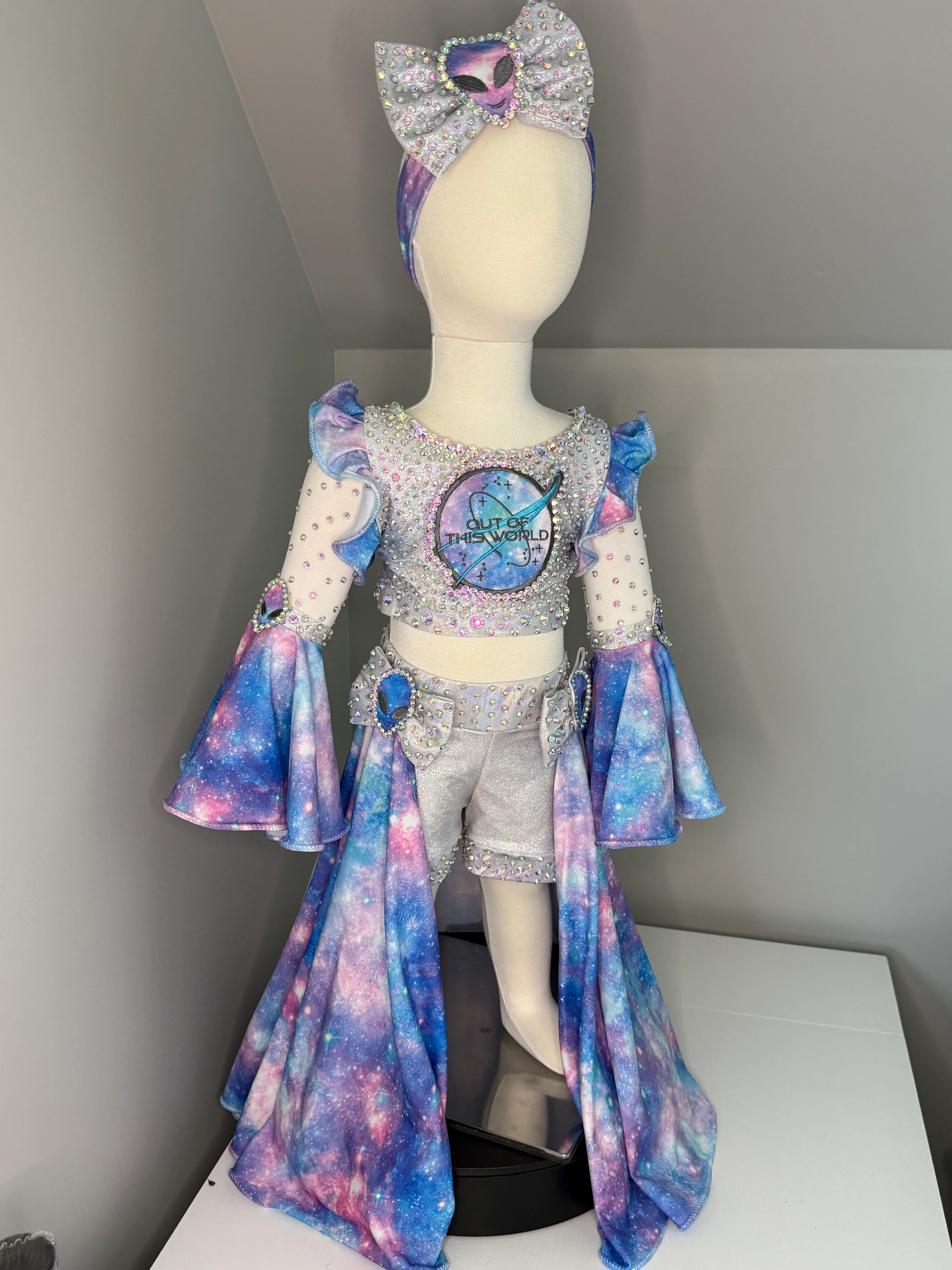 12/2 Miss Ellz Cosmic/Galaxy/Alien OOC- Destiny Kay