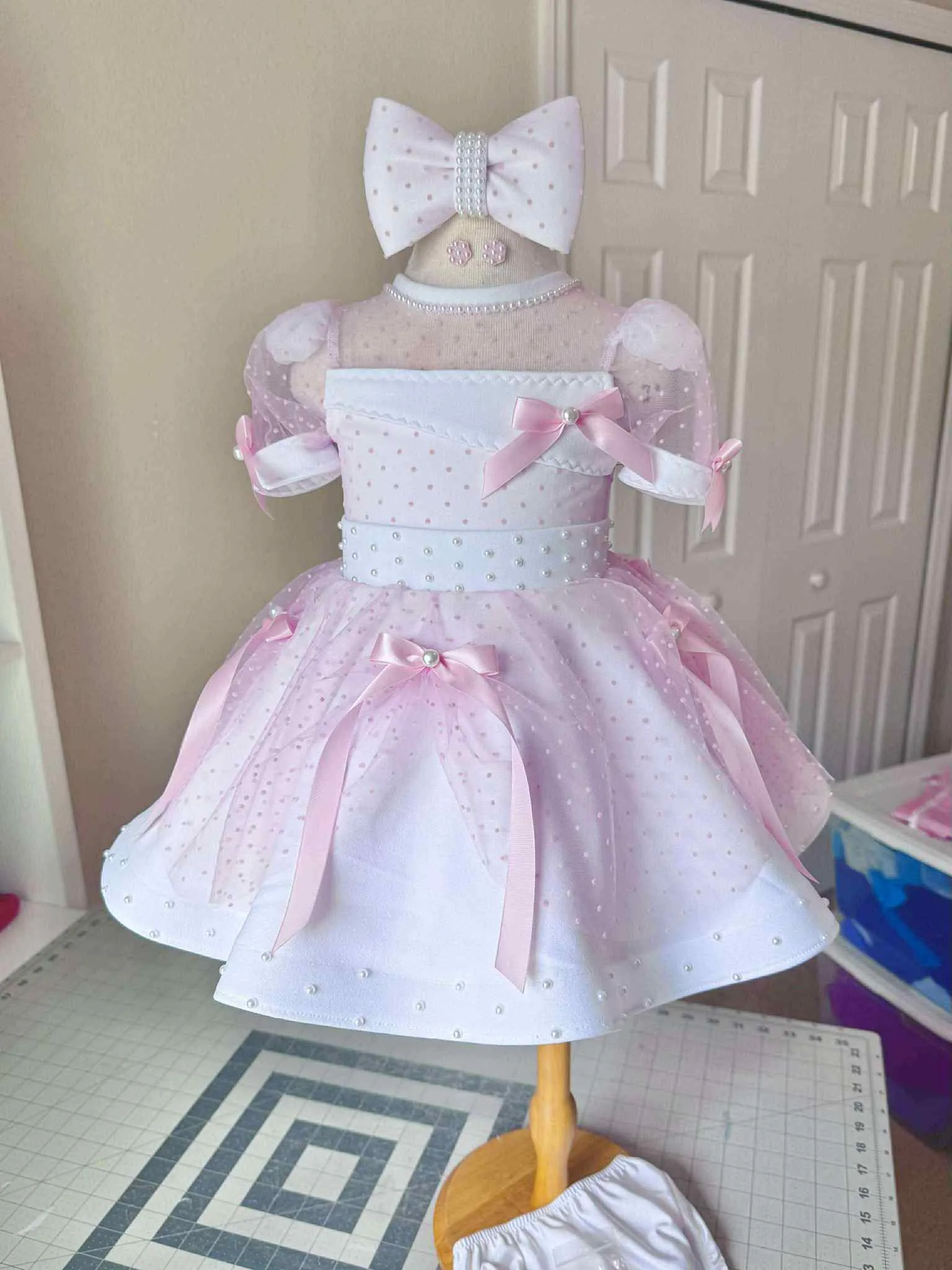 18/3 Pink and White Pearl Natural Dollhouse