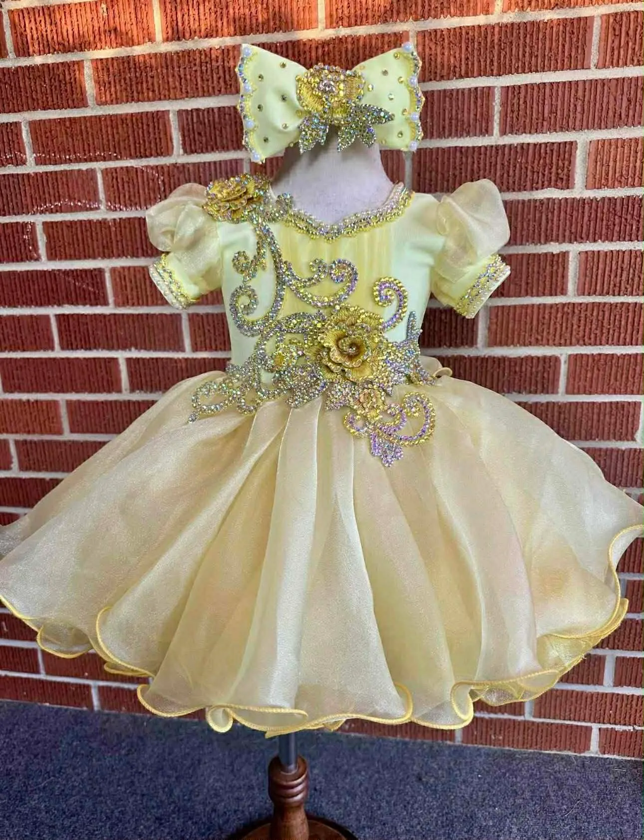 18/3 Yellow Glitz Brianna- Brittani Logan