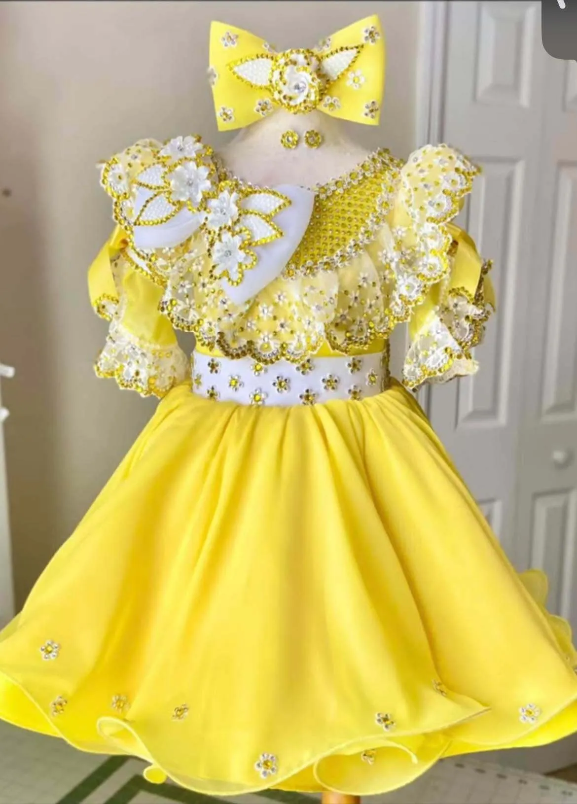18/3 Sunshine Yellow and White Babydoll Glitz by Dollhouse - Skye Moylan 
