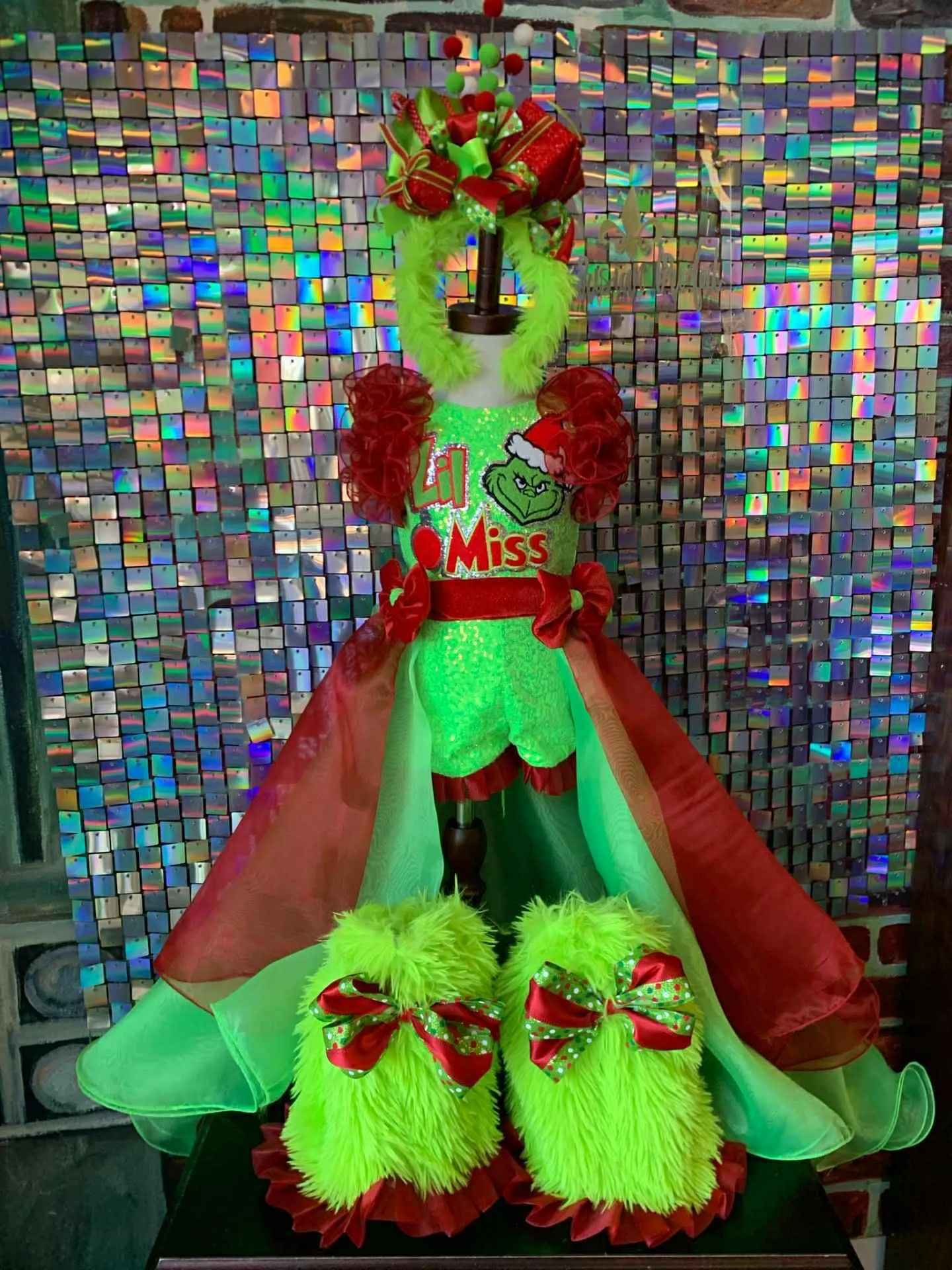 2/4 Grinch OOC/Fun Fashion- Fallon Hackett