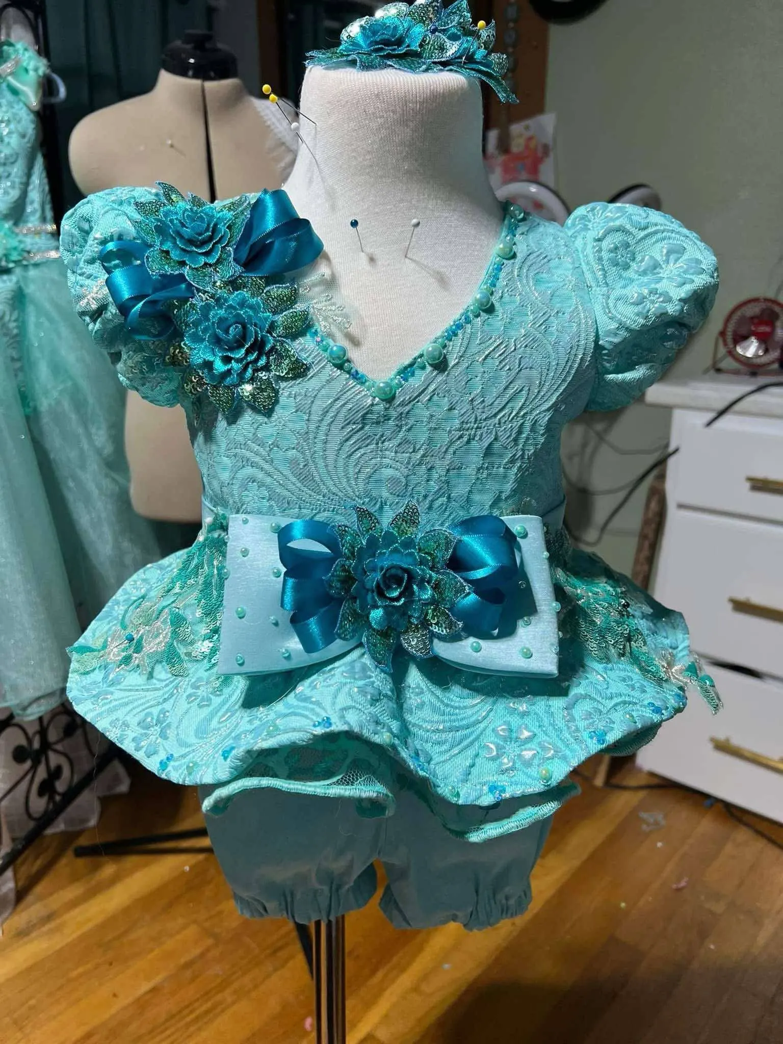 12/2-18/3 Sandra Parker Casual- Kara Vaughn