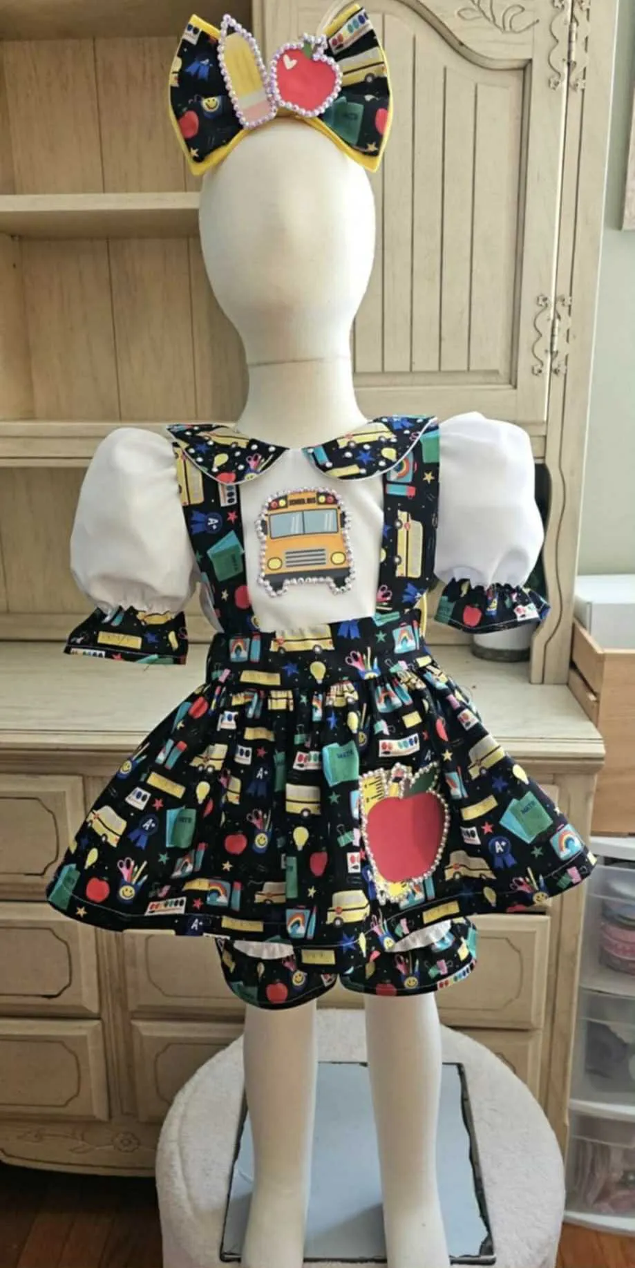 18/3 School Bus/ School Wear- Wendy Morel