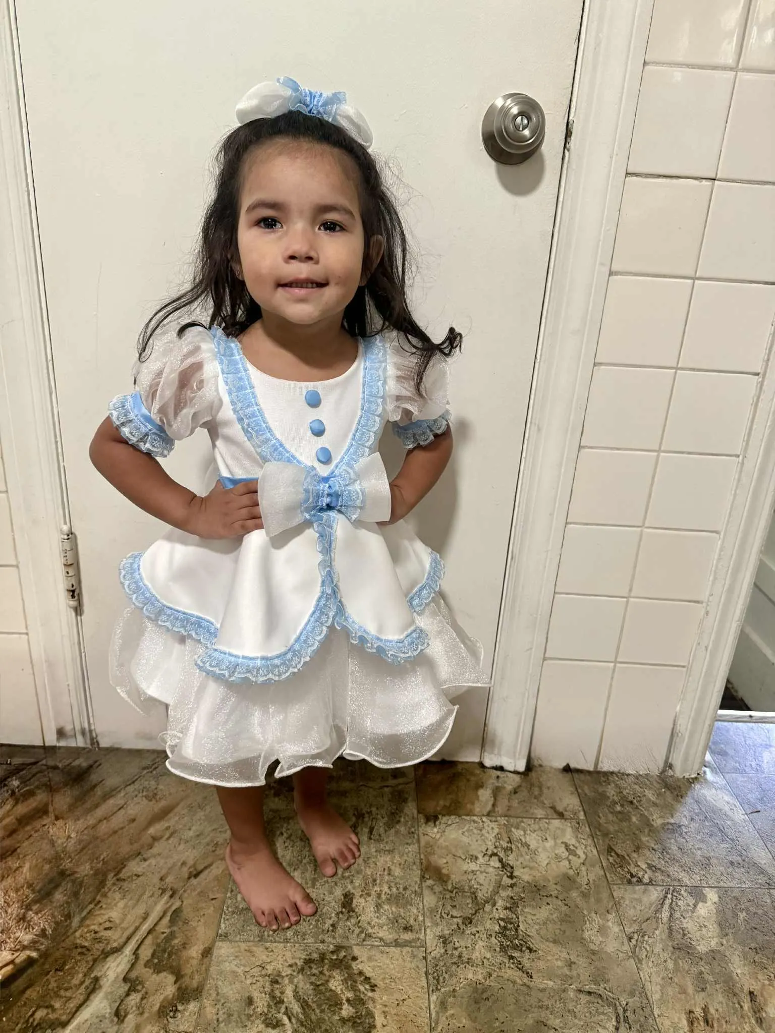 18/3 Blue and White Natural- Wendy Morel