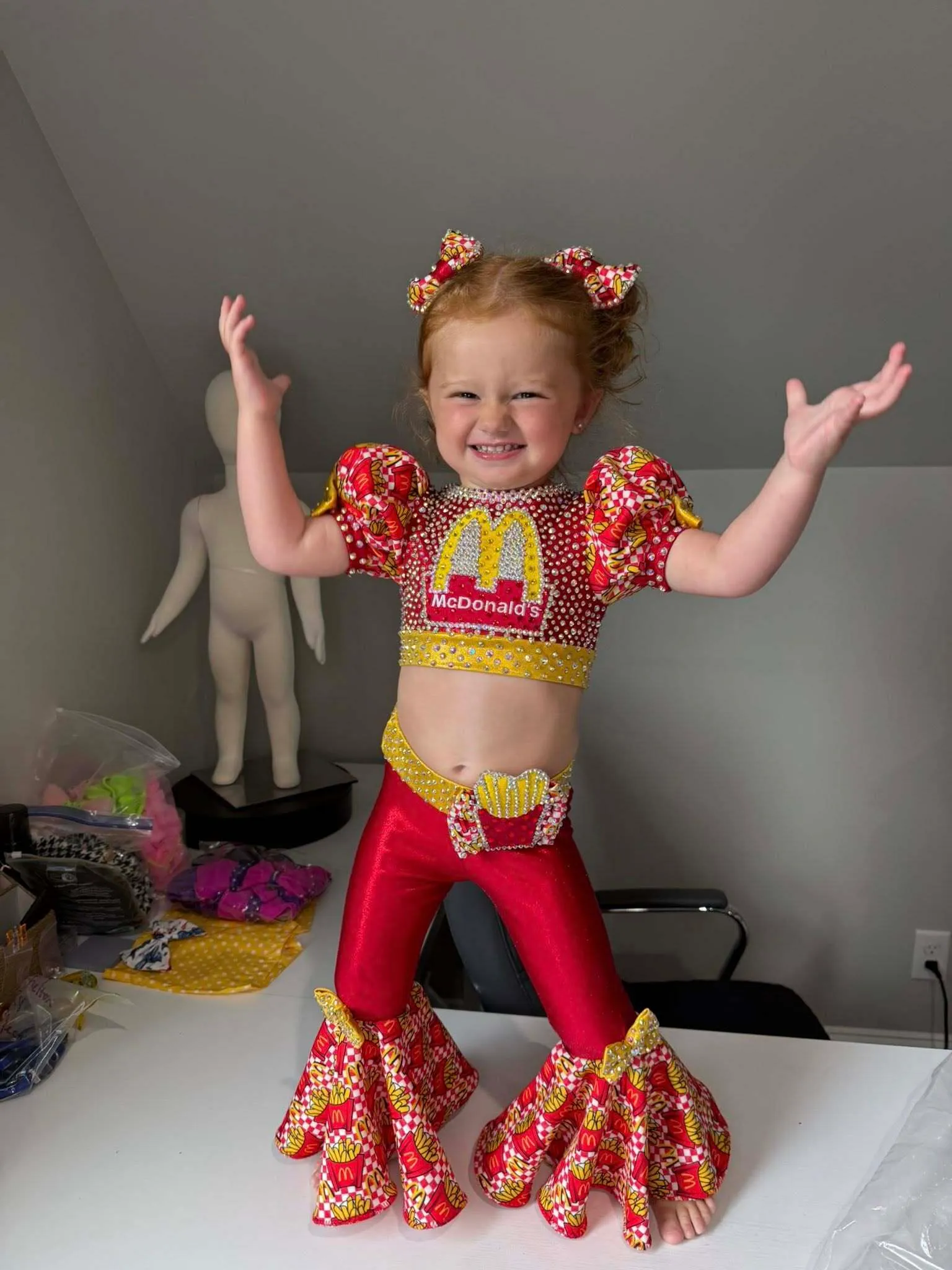 12/2 Miss Ellz McDonald's OOC-K.B