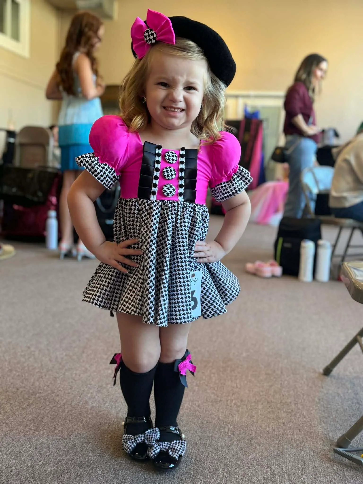 18/3-2/4 Pink Houndstooth Casual- Katie Clodfelter