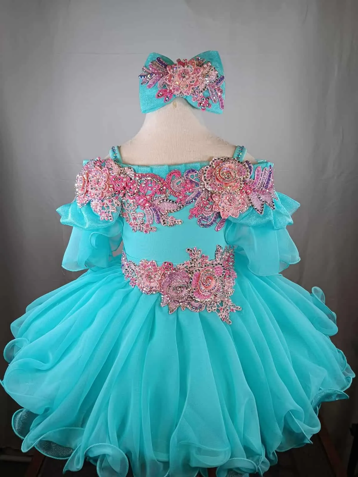 18/3 The Blakely Turquoise Semi Glitz Gemics