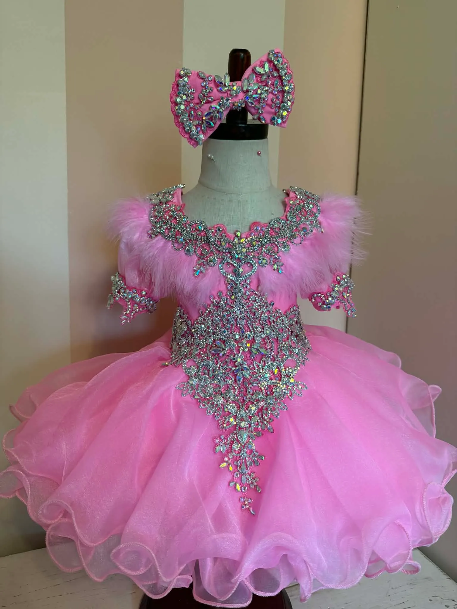 18/3 Glitzy Belle Shocking Pink