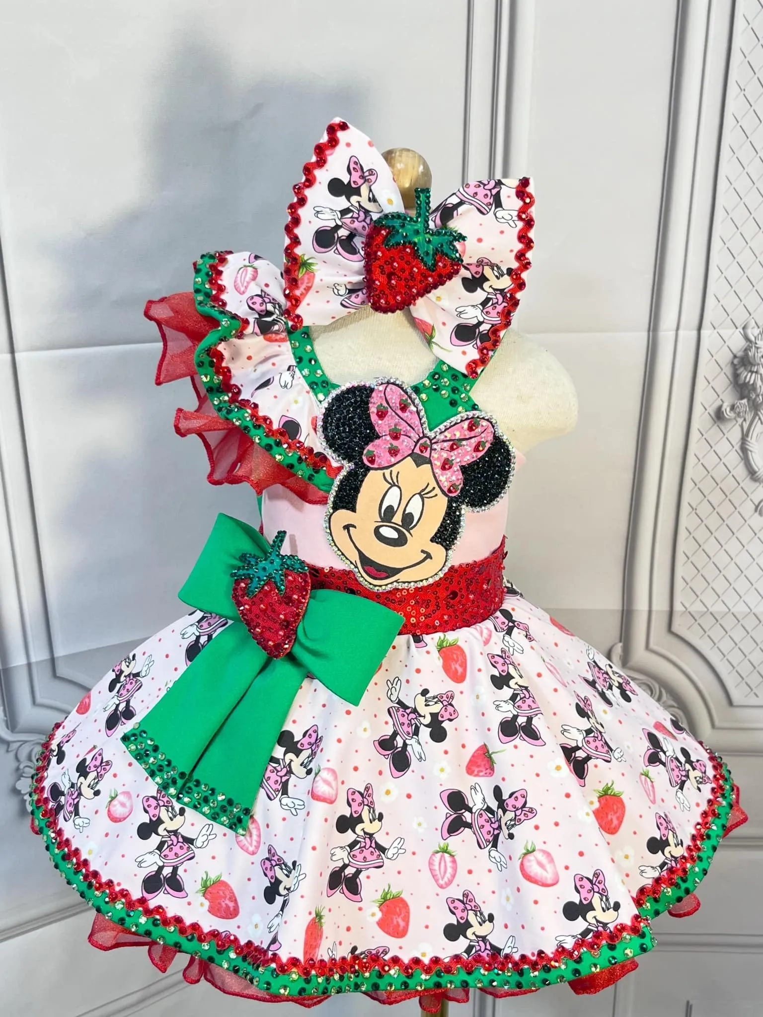 18/3 Strawberry Minnie Mouse Beth Young OOC