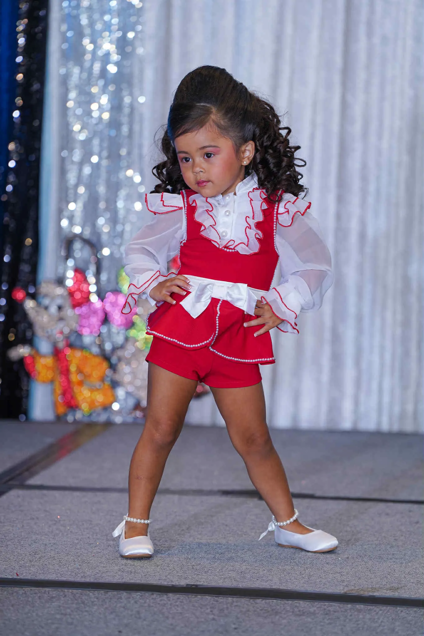 18/3 Red/White Toni O Casual- Kristen Nguyen