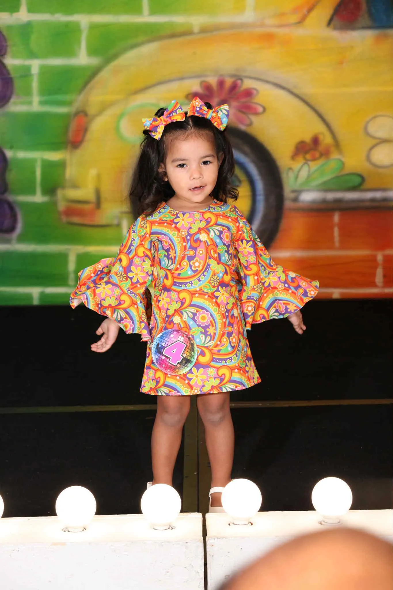 18/3 Groovy/Retro Wear- Wendy Morel