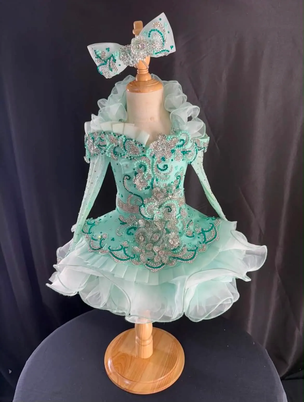 18/3 Mint Ruby Belle Mega Glitz - Mirna Motes