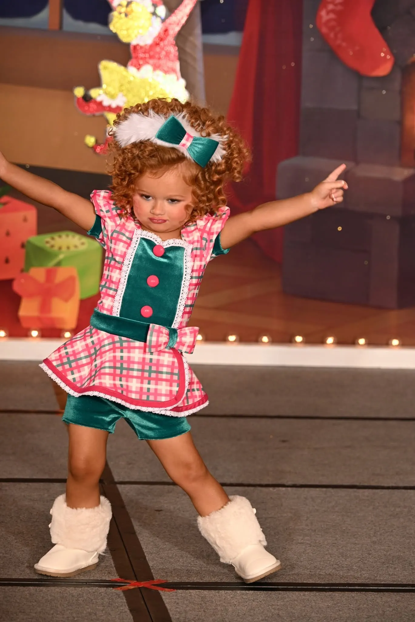 18/3 Pink and Green Christmas Casual