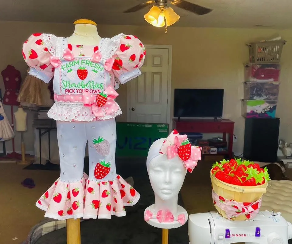 12/2 Strawberry OOC/Casual- Gracee Morris