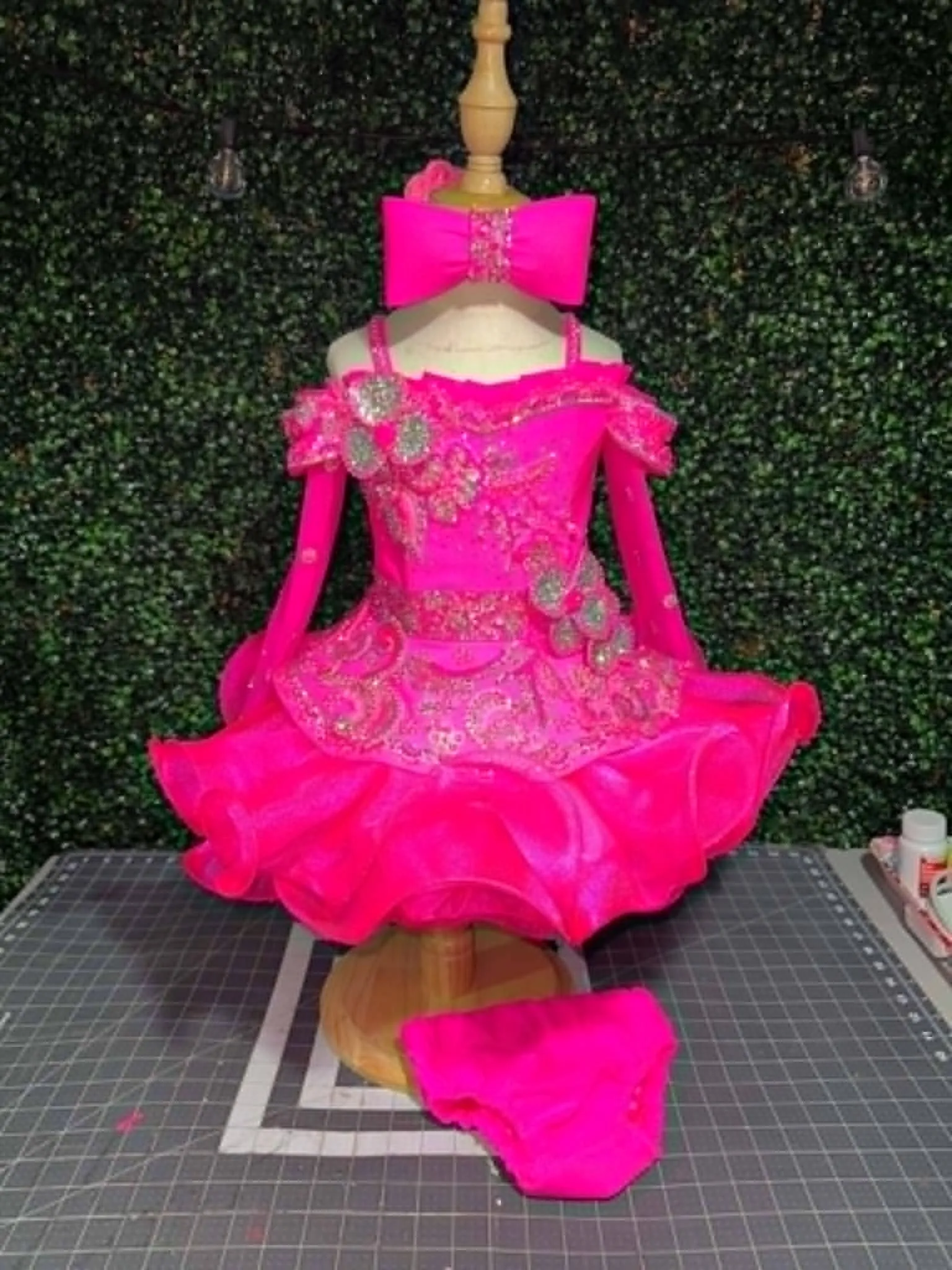 12/2 18/3 Hot Pink Hannah Hack Glitz- D.A 