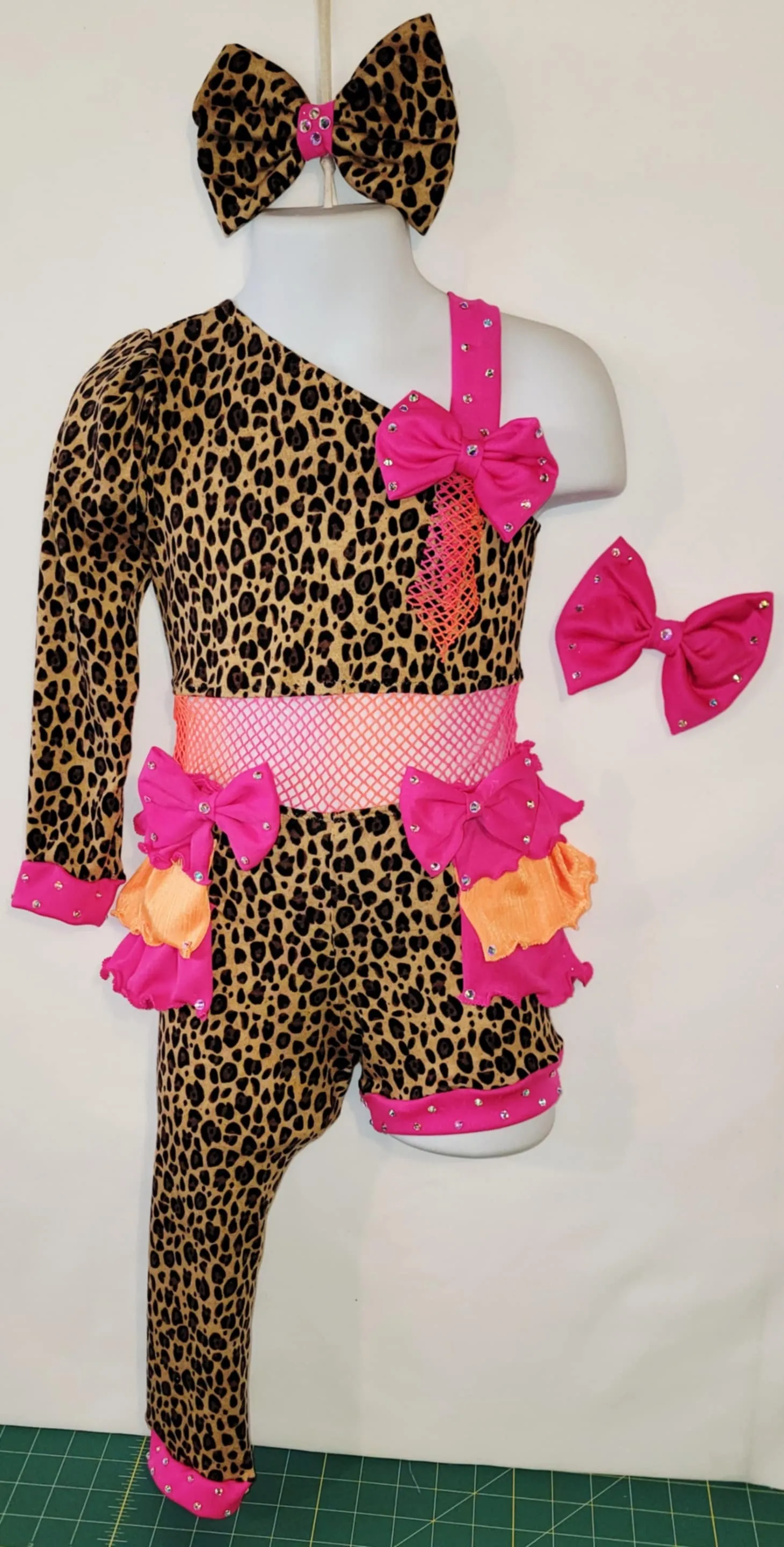 2/4 Jungle/Neon OOC- Kara Vaughn