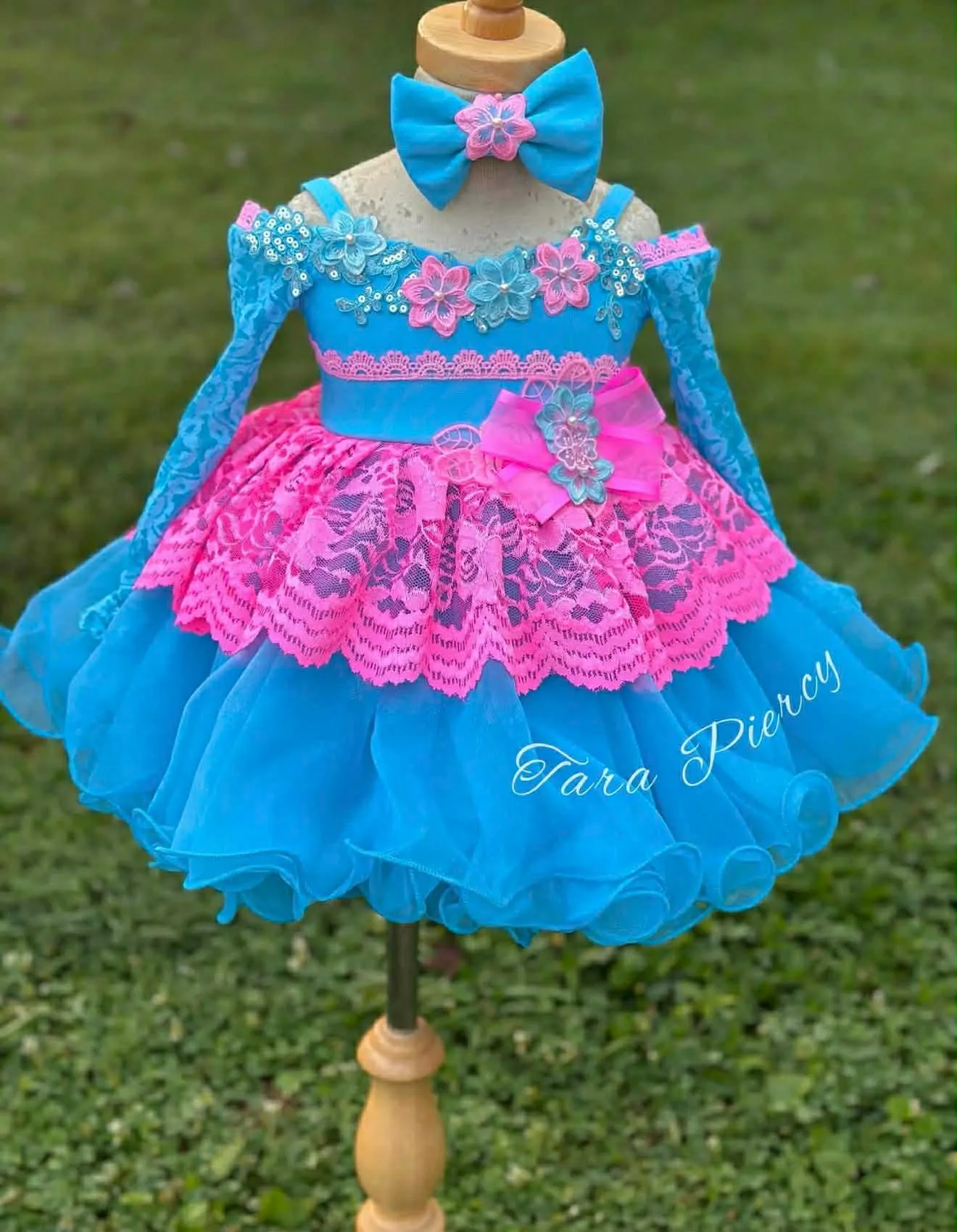 12/2-18/3 Tara Piercy Blue and Pink Natural- Madison Pape