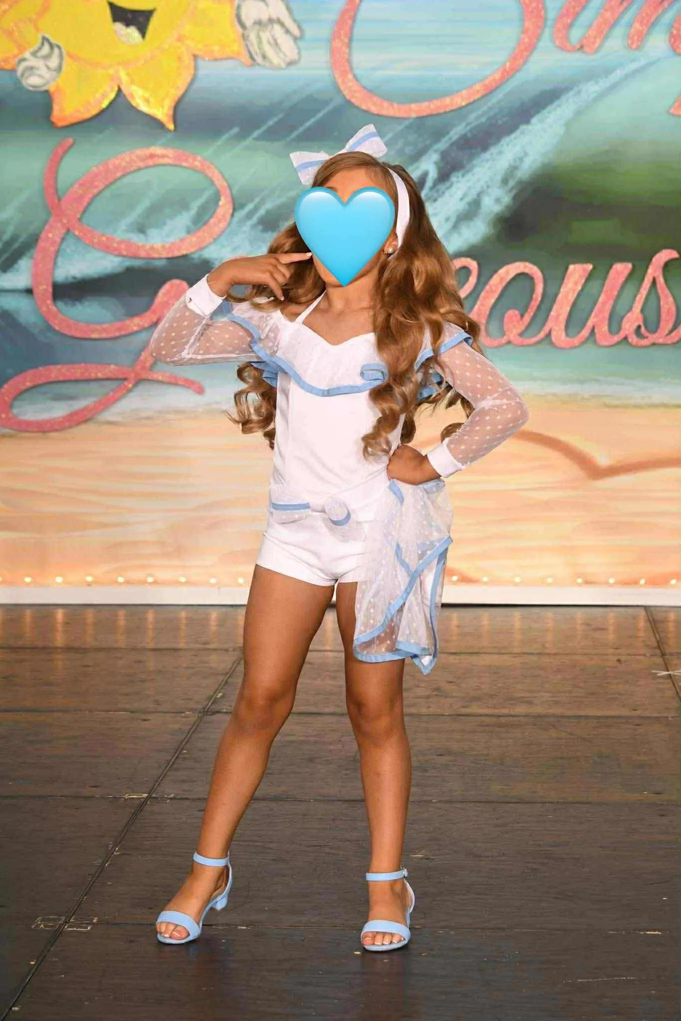 5/7 White/Blue Toni O Casual- Angela Saavedra