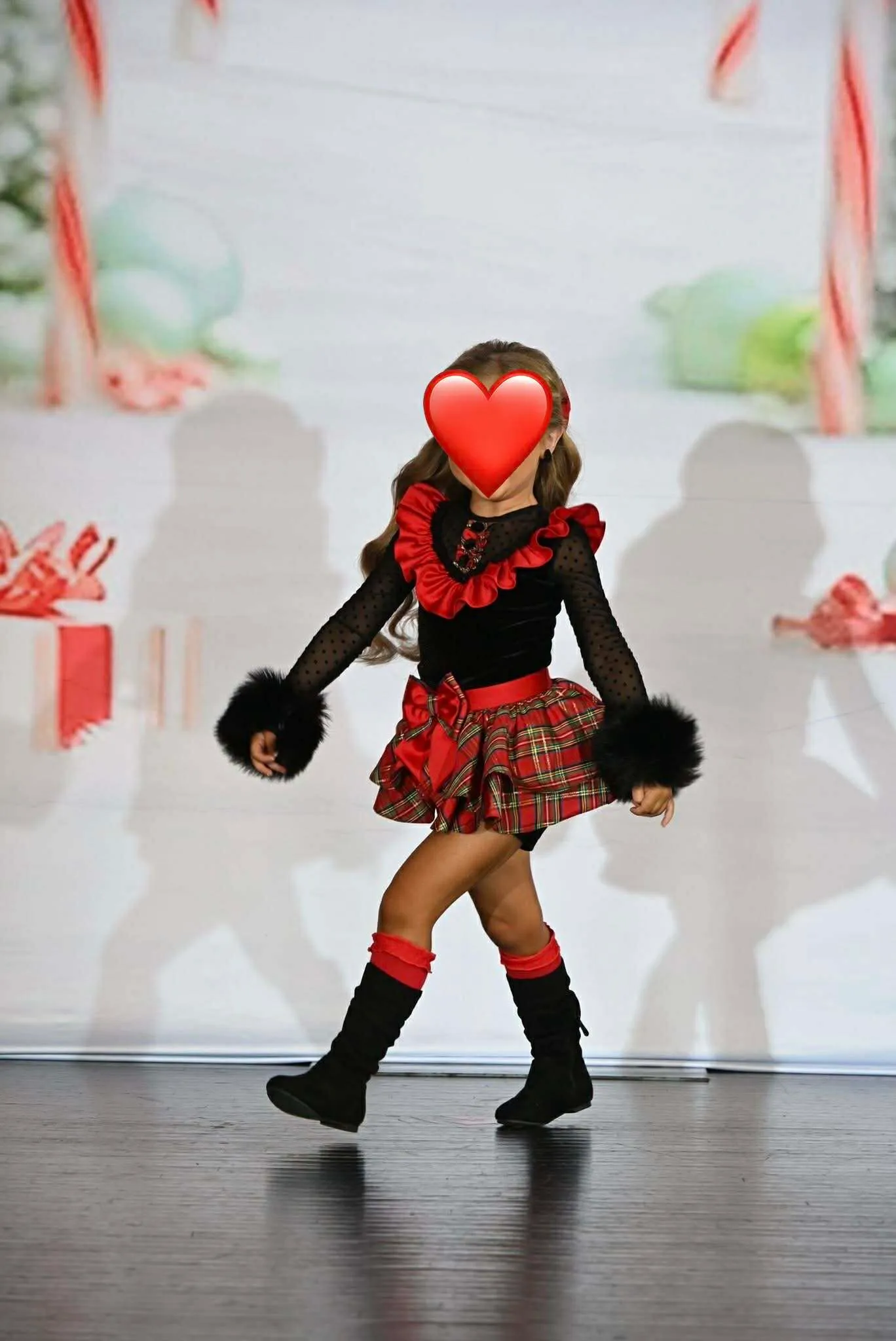 3/5 Black and Red Cambrie Casual