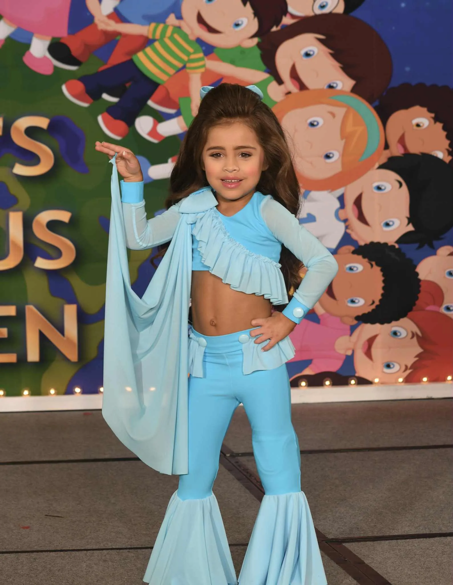 4/6 Asia Lewis Blue Casual- Angela Saavedra