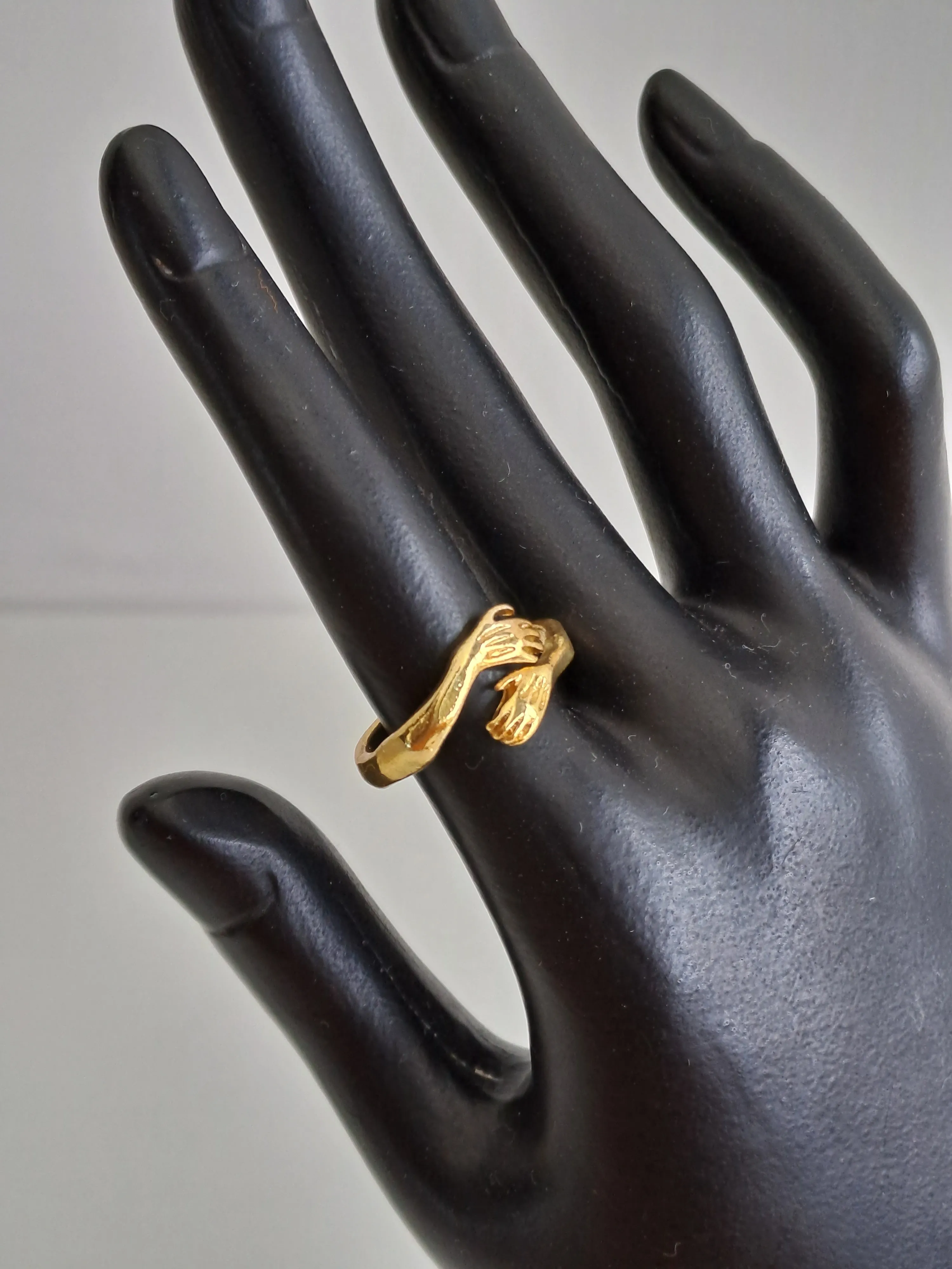Hugging Arms Design Ring