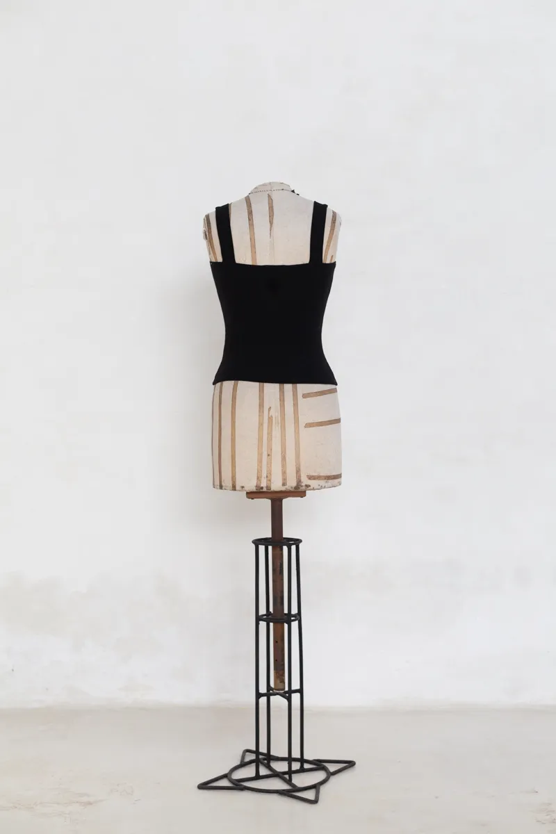  Sleeveless Black Top
