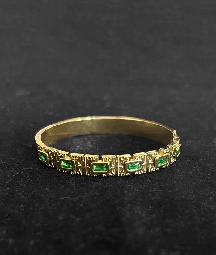 Gold Bracelet with Emerald Gemstone