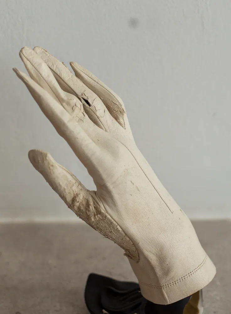 Vintage Cream Hand Gloves