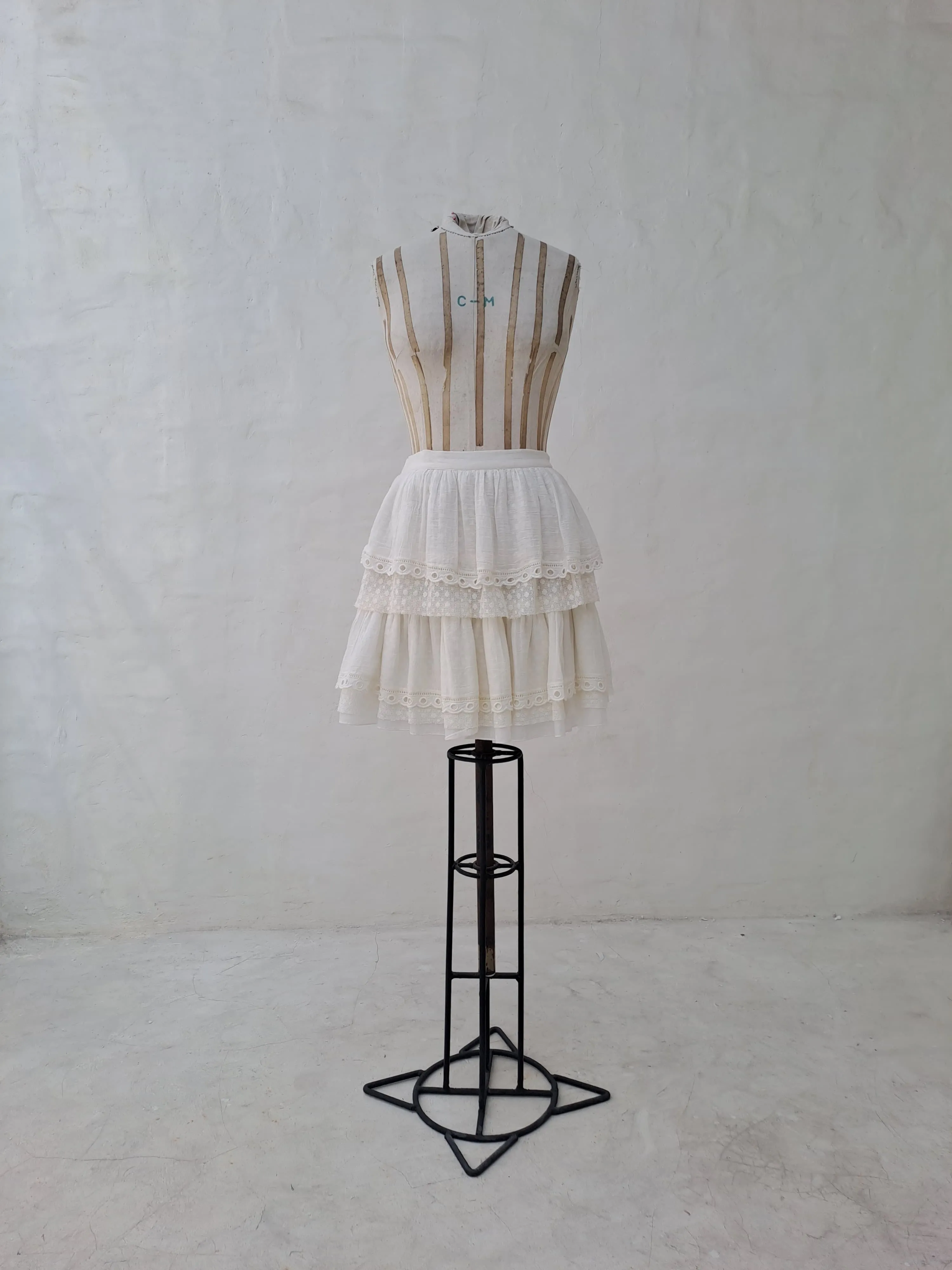 Innika Choo Ivory Short Skirt with Embroidered