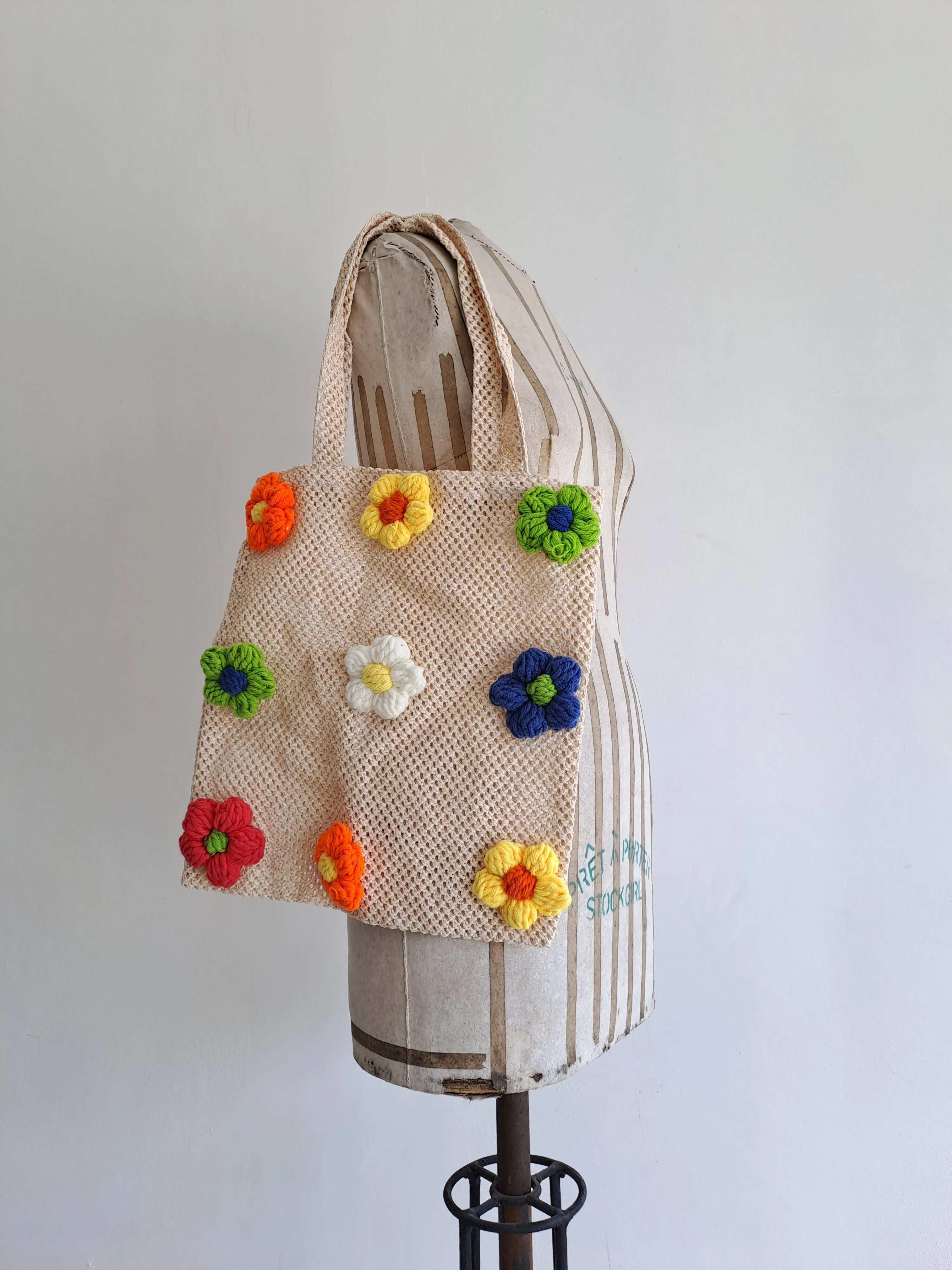 Knitted Cream Shoulder Bag with Flower Ornaments