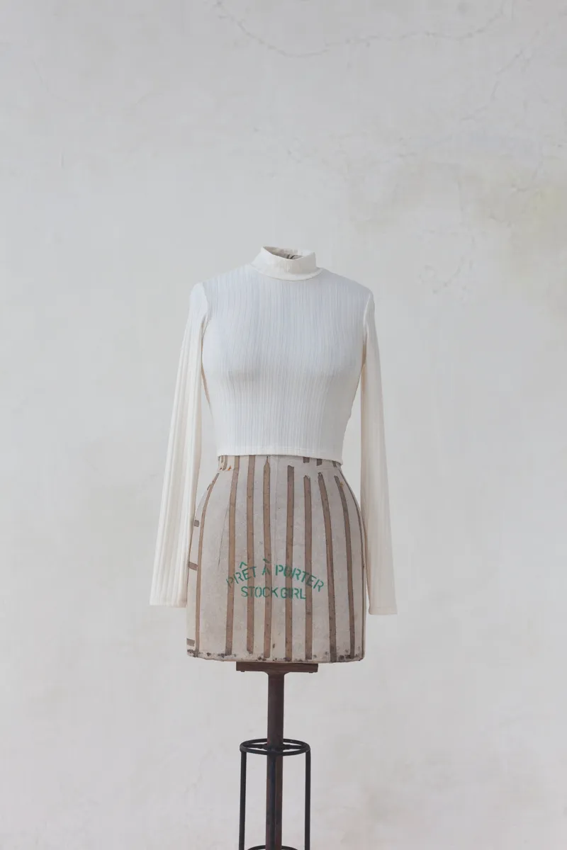 Cropped Cream Turtle Neck