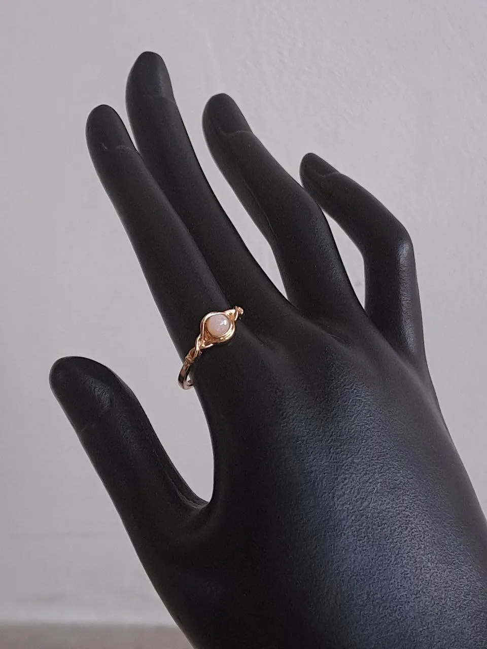 Gold Twisted Rings with Gem