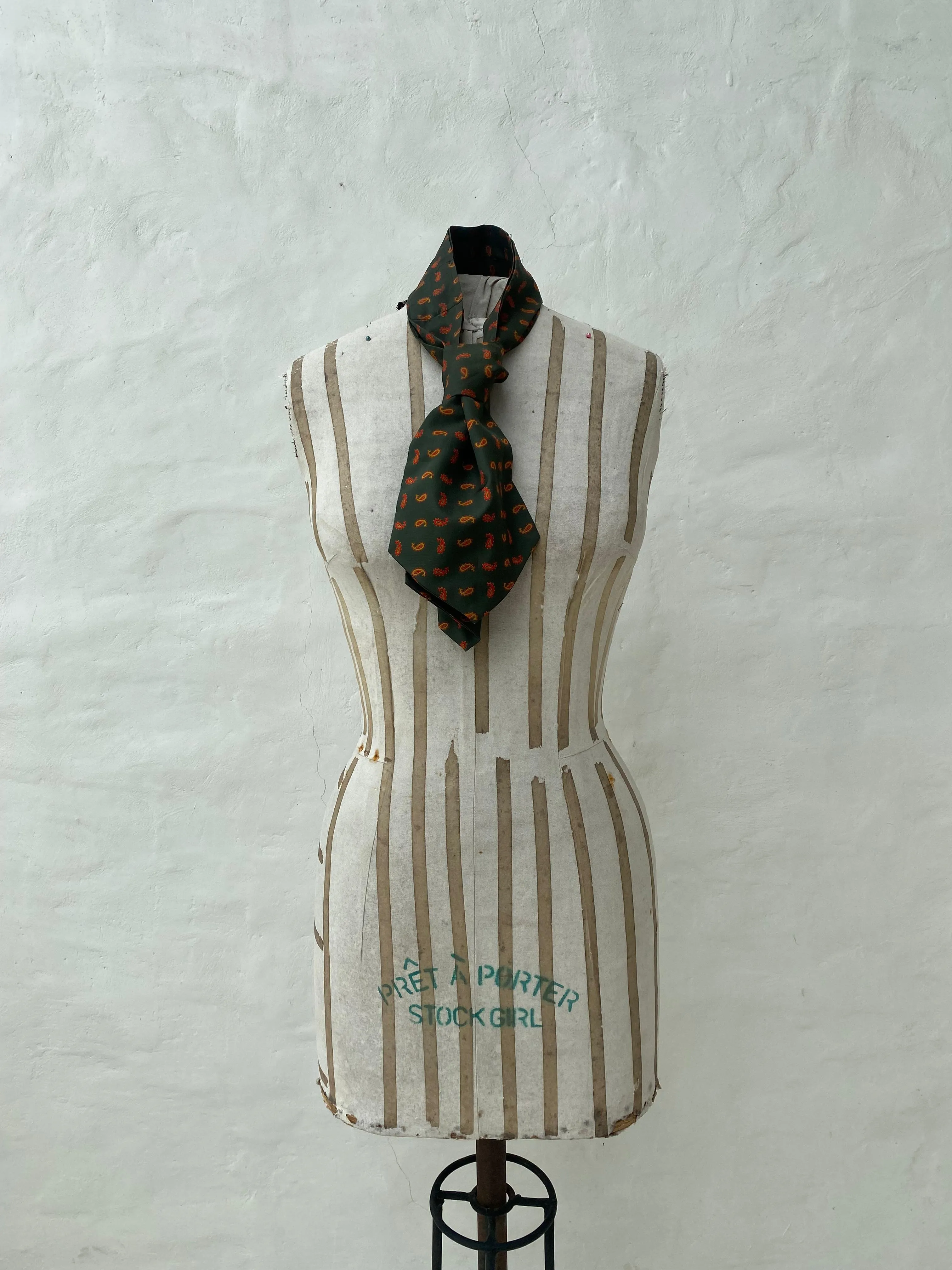 Men's Dark Green with Red Pattern Cravat