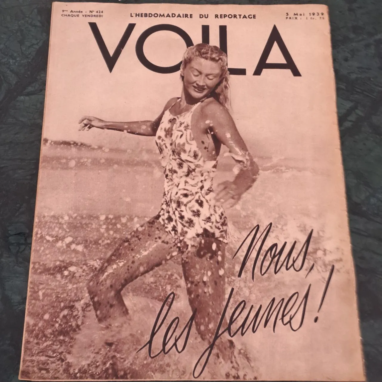 Voila N424 Vintage Newspaper
