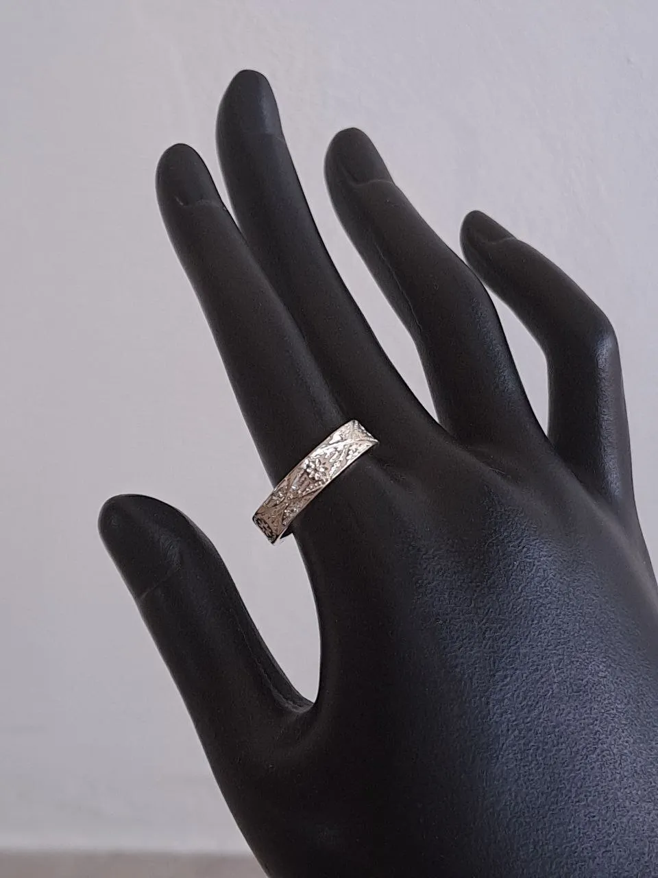 Classic Design Engraved Silver Ring