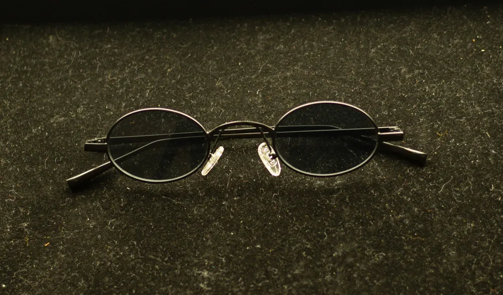 Sunglasses with Small Oval Lens Frames