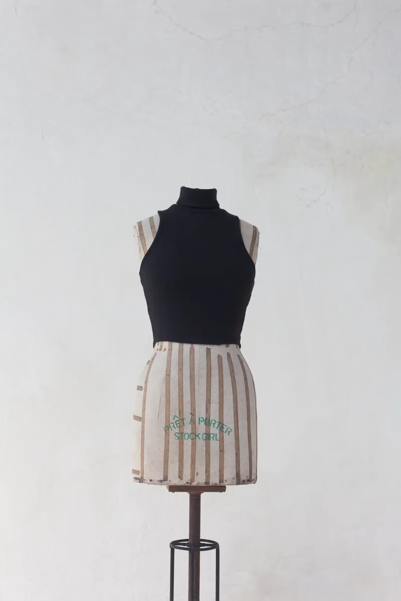 Black Sleeveless Turtle Neck