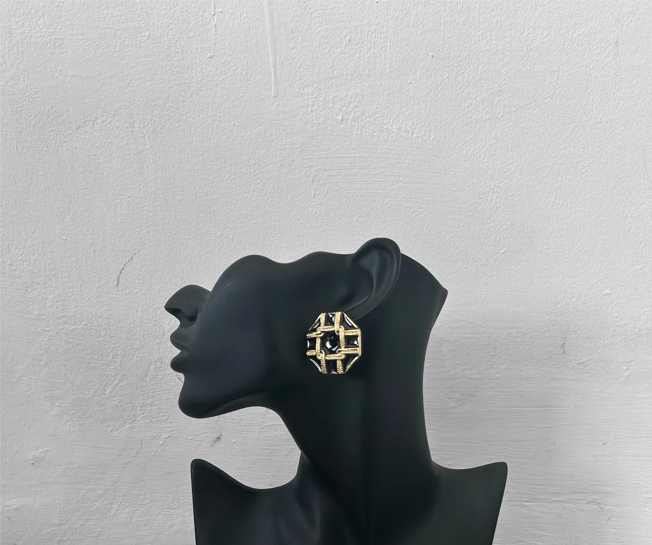 Black and Gold Round Earrings