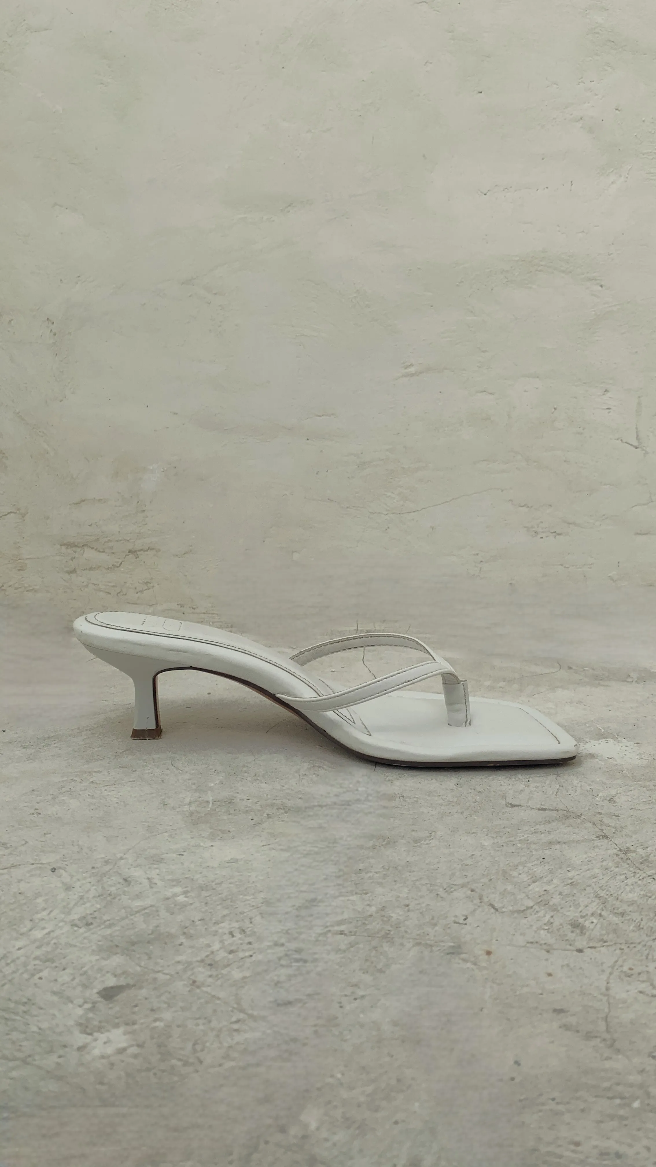 White Toe Thong Heels Sandals