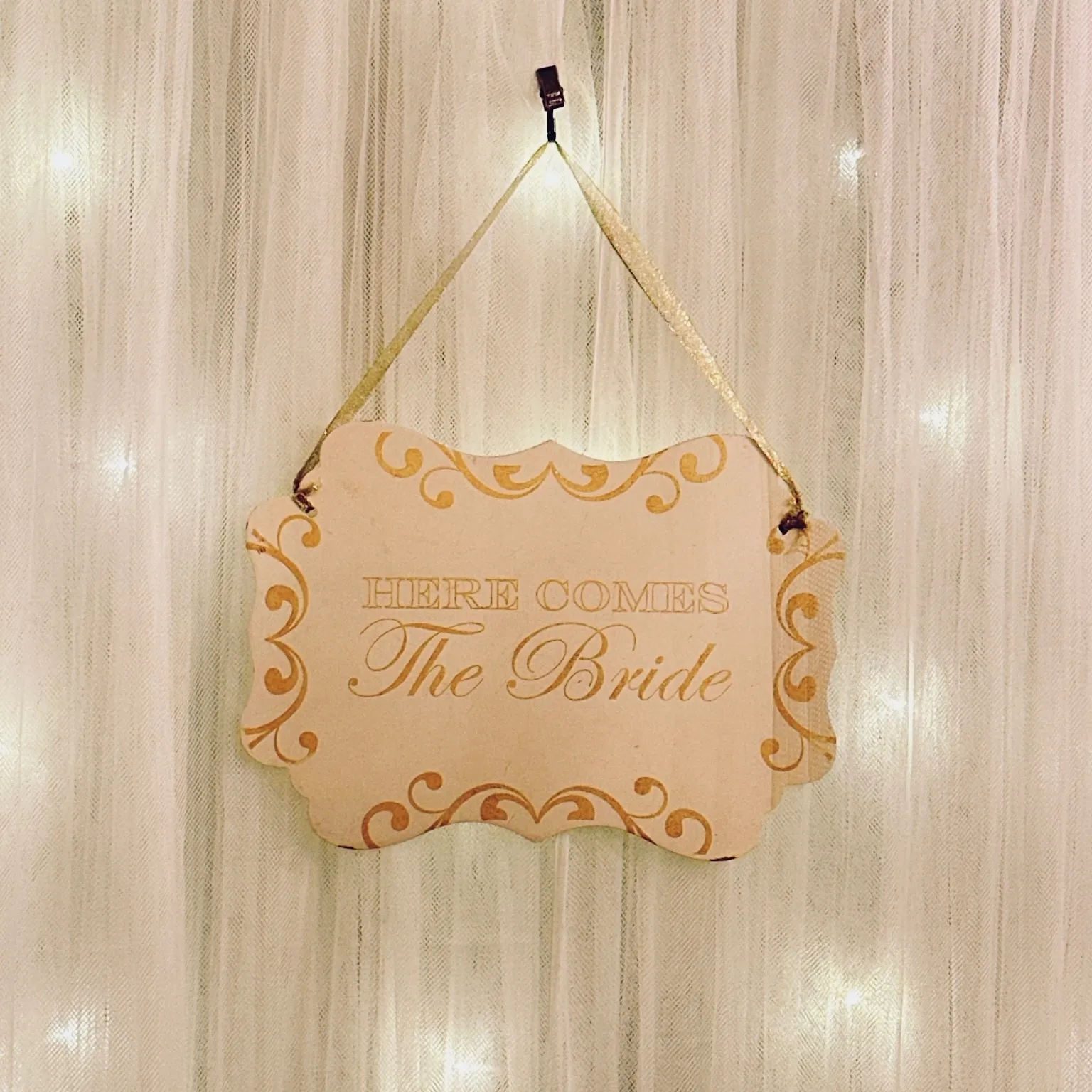 Here Comes The Bride (Gold/White)