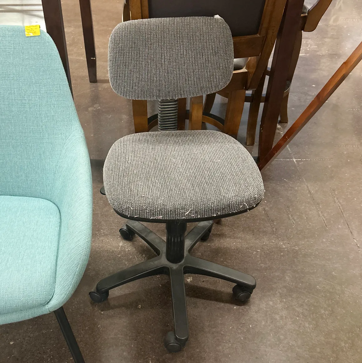 1990's Gray tweed rolling office chair small