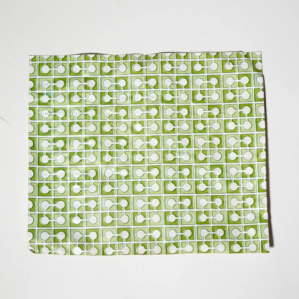 Wallpaper Remnant 1970s Shades of green Circles on a grid