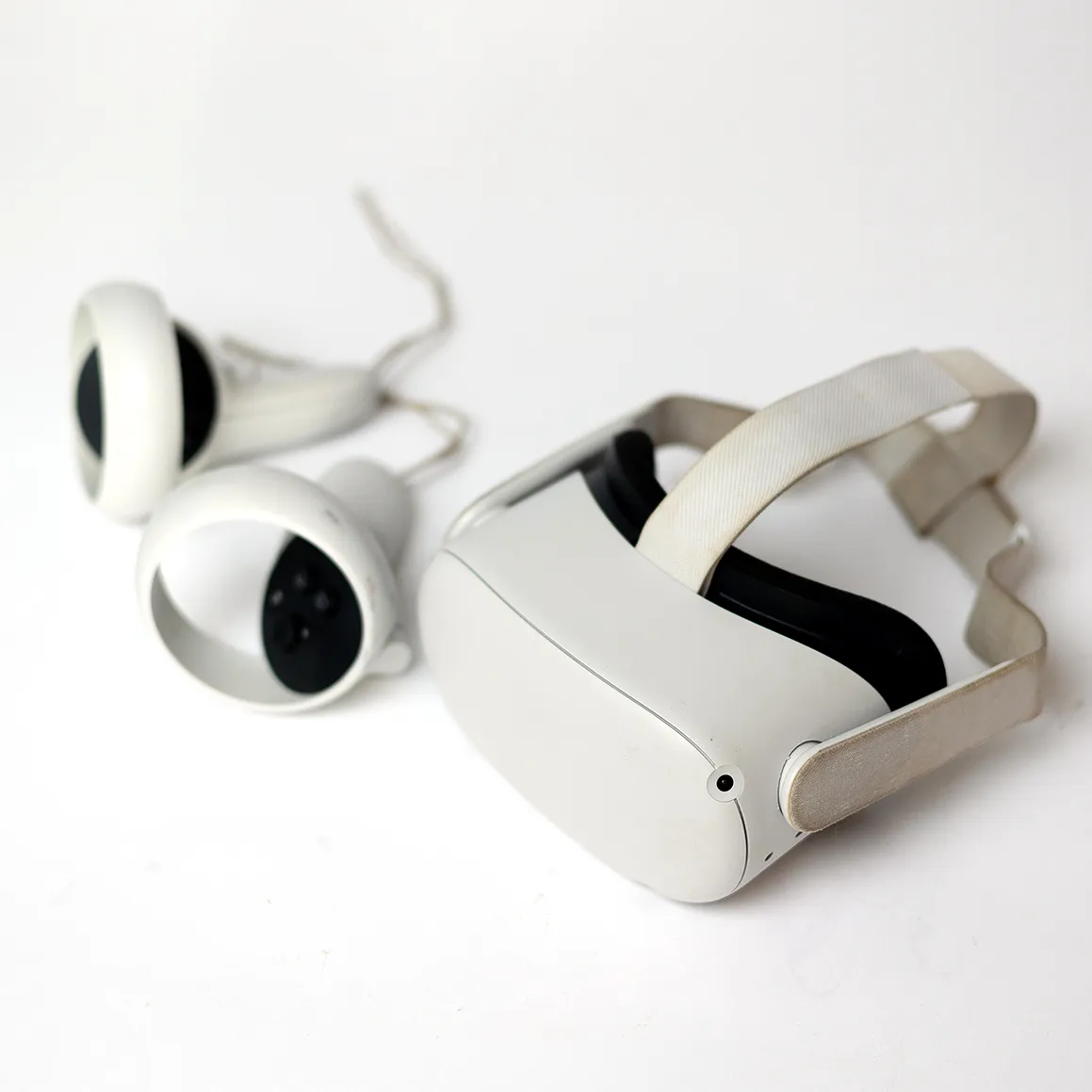 Oculus Meta Quest 2, VR Headset, Gaming, Education, E Sports, White