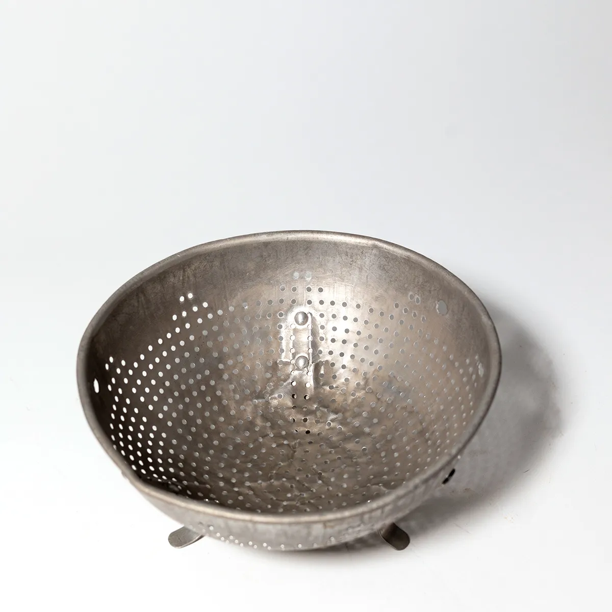 Vintage Rustic Aluminum 3 Leg Colander Strainer no handles
