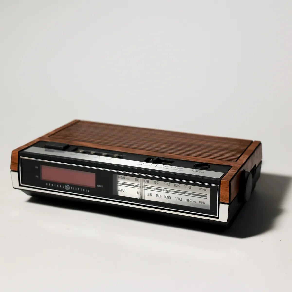 Vintage General Electric Wood Grain AM Clock Radio
