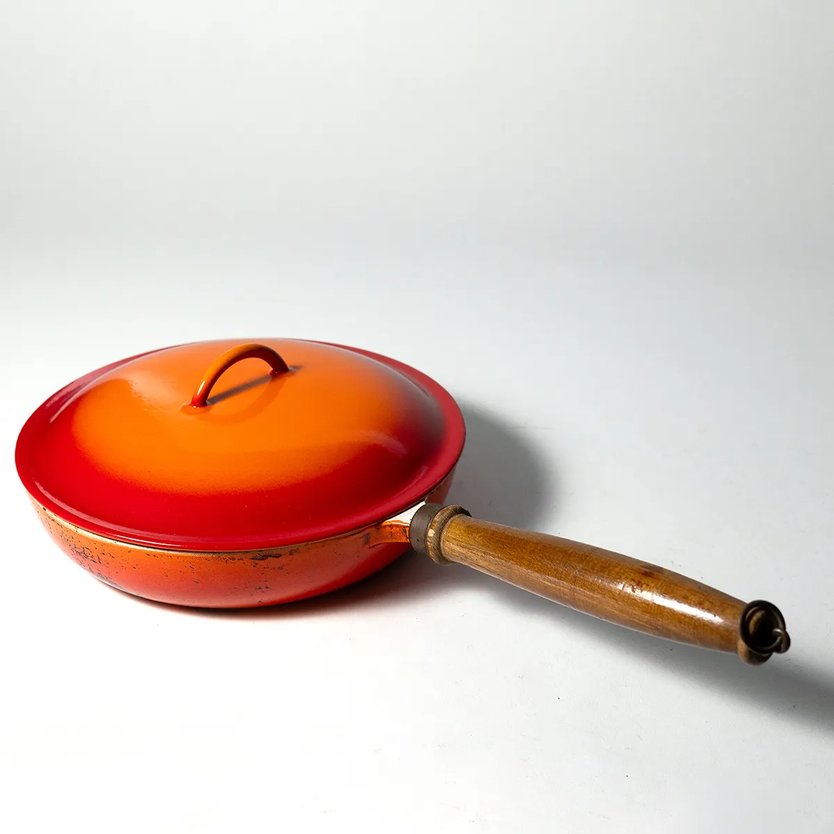 Vintage Belgian Orange and Red Flame Lidded Cast Iron Fry Pan R from Descoware. Features a wooden MCM Mid Century Modern Wood Handle