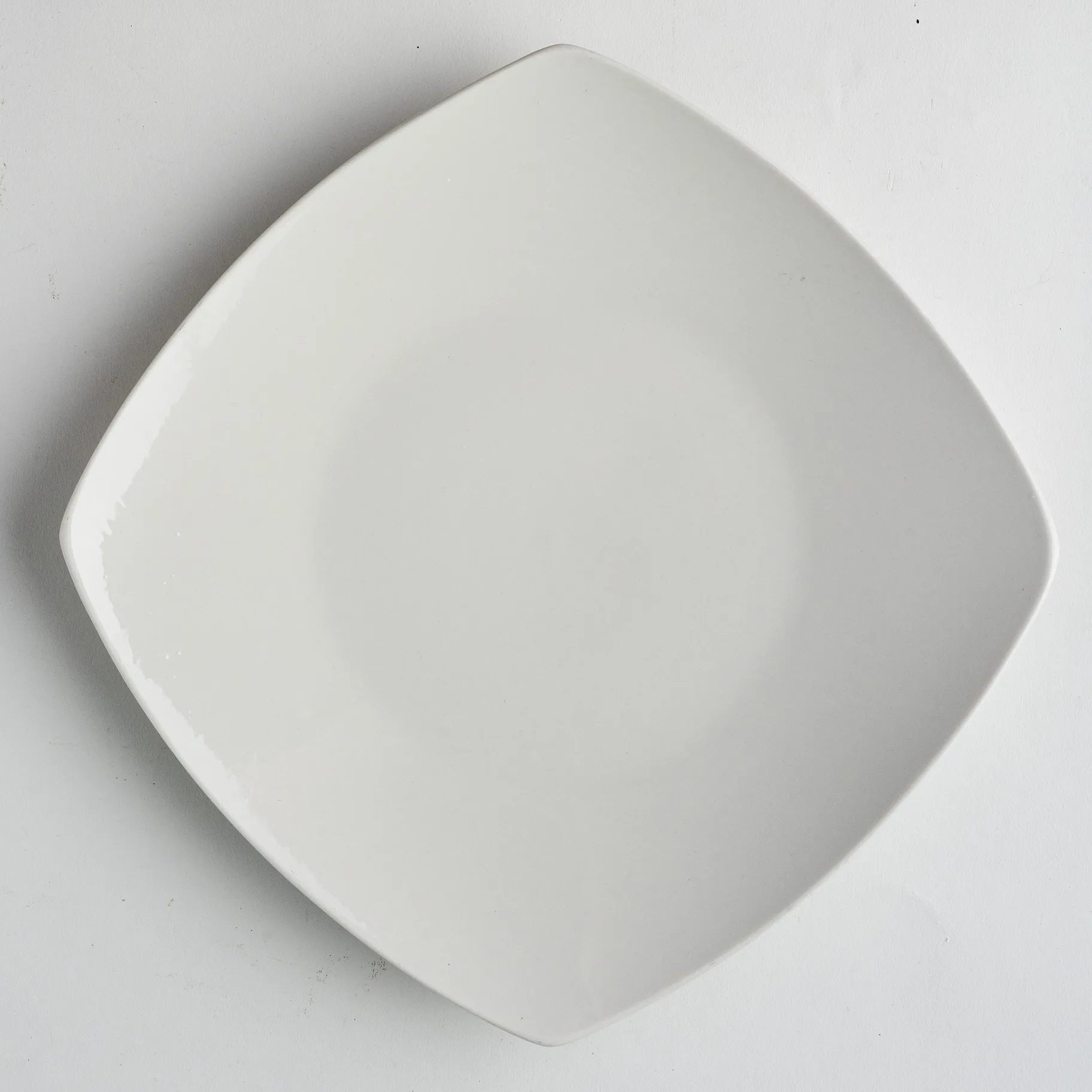 Plain White Rounded  Square Plate - 7"